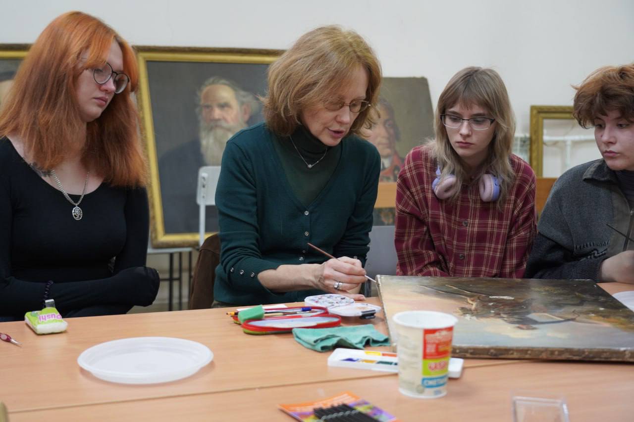 Профессионалы из Москвы и Петербурга проводят в КБГУ мастер-классы для будущих реставраторов Профессионалы из Москвы и Петербурга проводят в КБГУ мастер-классы для будущих реставраторов