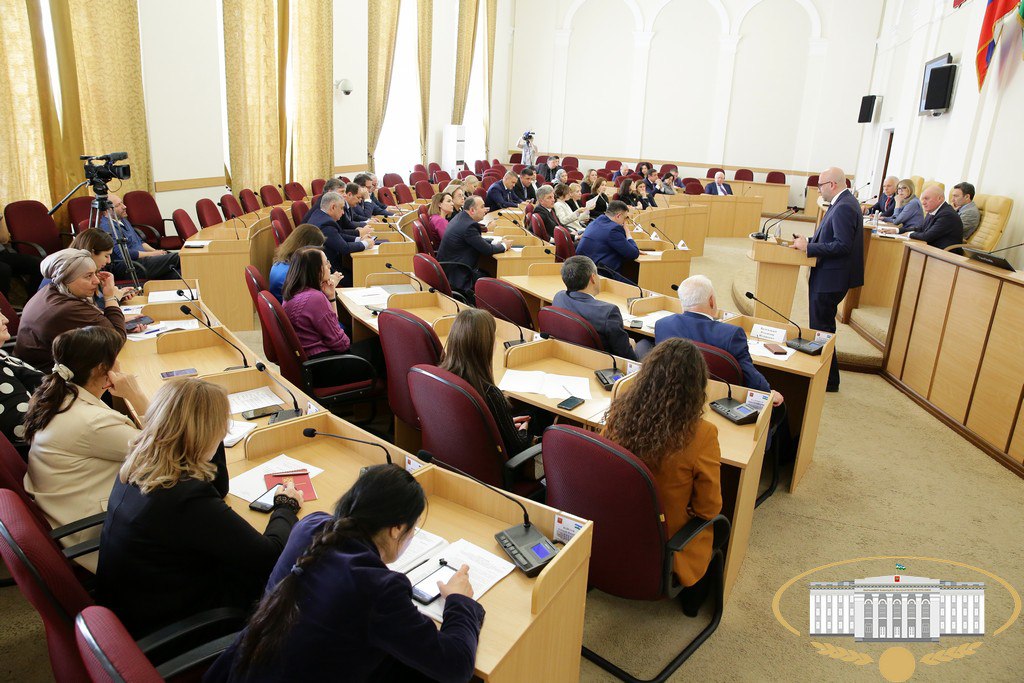 По инициативе Комитета Парламента КБР по труду, социальной политике, здравоохранению и делам ветеранов состоялось заседание "круглого стола" на тему "Об организации оказания высокотехнологичной и специализированной... По инициативе Комитета Парламента КБР по труду, социальной политике, здравоохранению и делам ветеранов состоялось заседание "круглого стола" на тему "Об организации оказания высокотехнологичной и специализированной...