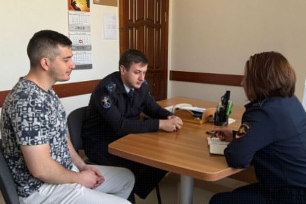 Полицейские Эльбрусского района присоединились к Всероссийской акции «День правовой помощи детям»