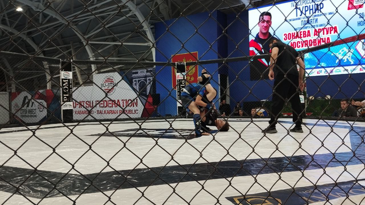 В Универсальном спорткомплексе проходит ежегодный турнир по ММА памяти мастера спорта СССР по боксу Артура Зокаева В Универсальном спорткомплексе проходит ежегодный турнир по ММА памяти мастера спорта СССР по боксу Артура Зокаева