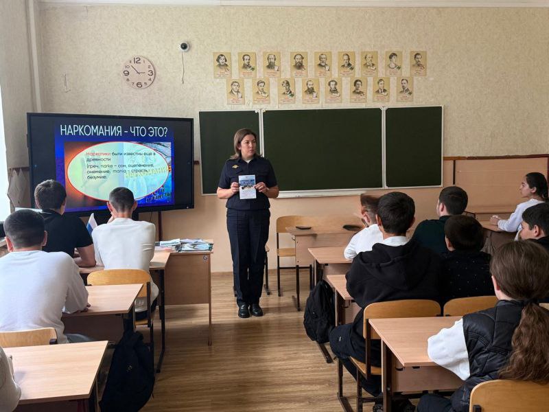 Полицейские Терского района рассказали школьникам о вреде наркотиков Полицейские Терского района рассказали школьникам о вреде наркотиков