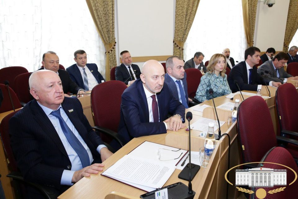 На заседании Парламента КБР депутаты в двух чтениях приняли проекты законов КБР "О внесении изменений в статью 2 и приложение к Закону КБР "О патентной системе налогообложения на территории Кабардино-Балкарской Республики"...