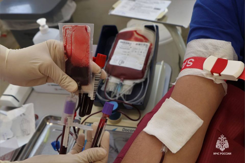 Сотрудники МЧС по КБР сдали кровь в рамках акции «35 добрых дел»