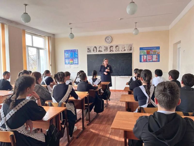 В Зольском районе полицейские провели для школьников правовую акцию и рассказали о вреде наркотиков и ответственности несовершеннолетних
