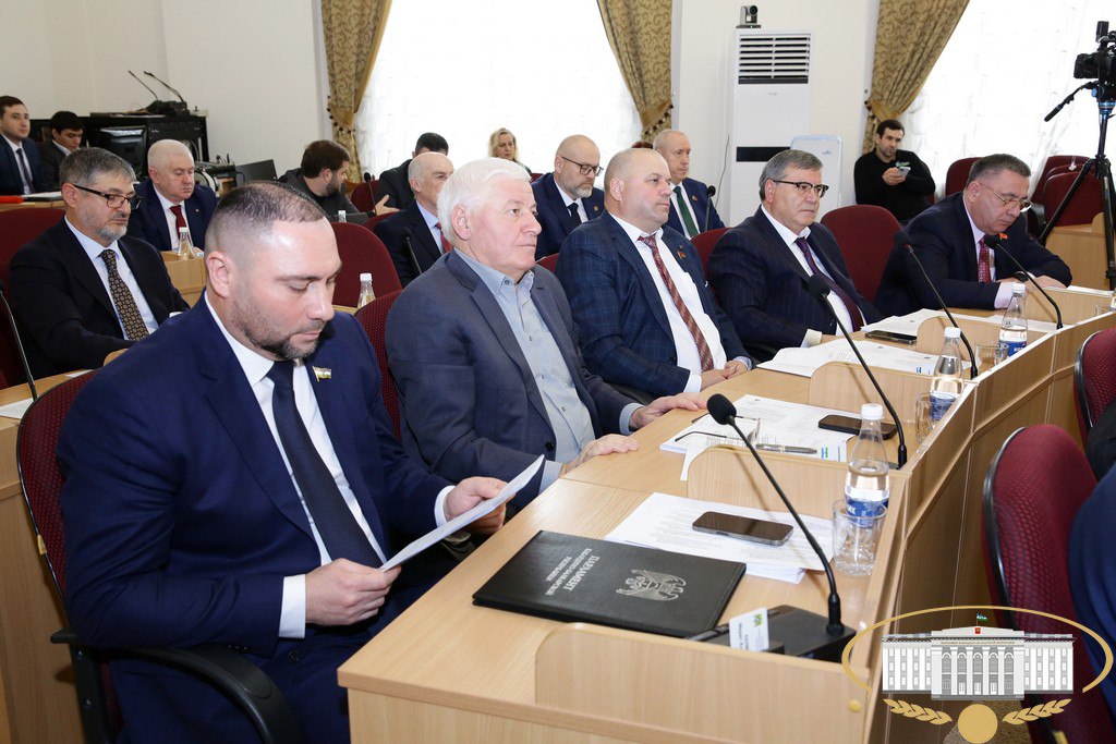 На заседании Парламента КБР депутаты в двух чтениях приняли проекты законов КБР "О внесении изменений в статью 2 и приложение к Закону КБР "О патентной системе налогообложения на территории Кабардино-Балкарской Республики"... На заседании Парламента КБР депутаты в двух чтениях приняли проекты законов КБР "О внесении изменений в статью 2 и приложение к Закону КБР "О патентной системе налогообложения на территории Кабардино-Балкарской Республики"...