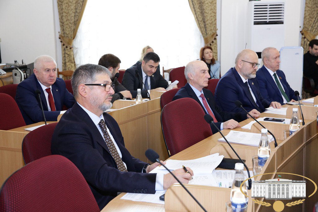 На заседании Парламента КБР депутаты в двух чтениях приняли проекты законов КБР "О внесении изменений в статью 2 и приложение к Закону КБР "О патентной системе налогообложения на территории Кабардино-Балкарской Республики"... На заседании Парламента КБР депутаты в двух чтениях приняли проекты законов КБР "О внесении изменений в статью 2 и приложение к Закону КБР "О патентной системе налогообложения на территории Кабардино-Балкарской Республики"...