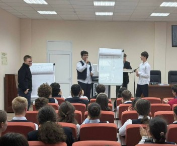 Учимся решать конфликты. В рамках Недели психологии в лицее для одаренных детей Детской академии творчества "Солнечный город" прошел тренинг "Учимся решать конфликты" среди обучающихся 9-11 классов