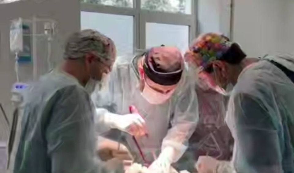 Онкохирурги КБР спасли женщину с гигантской опухолью желудка