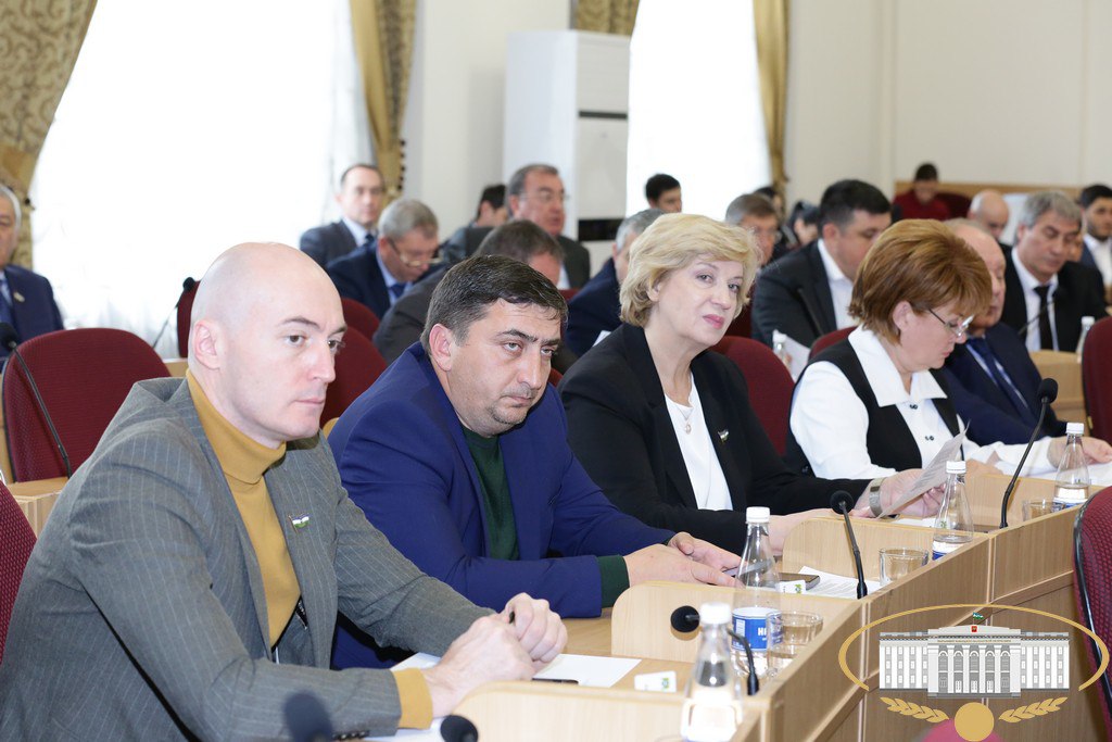 На заседании Парламента КБР депутаты в двух чтениях приняли проекты законов КБР "О внесении изменений в статью 2 и приложение к Закону КБР "О патентной системе налогообложения на территории Кабардино-Балкарской Республики"... На заседании Парламента КБР депутаты в двух чтениях приняли проекты законов КБР "О внесении изменений в статью 2 и приложение к Закону КБР "О патентной системе налогообложения на территории Кабардино-Балкарской Республики"...