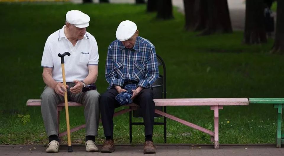 Как пожилой родственник может стать причиной утраты квартиры: правовые риски и защита в 2025 году