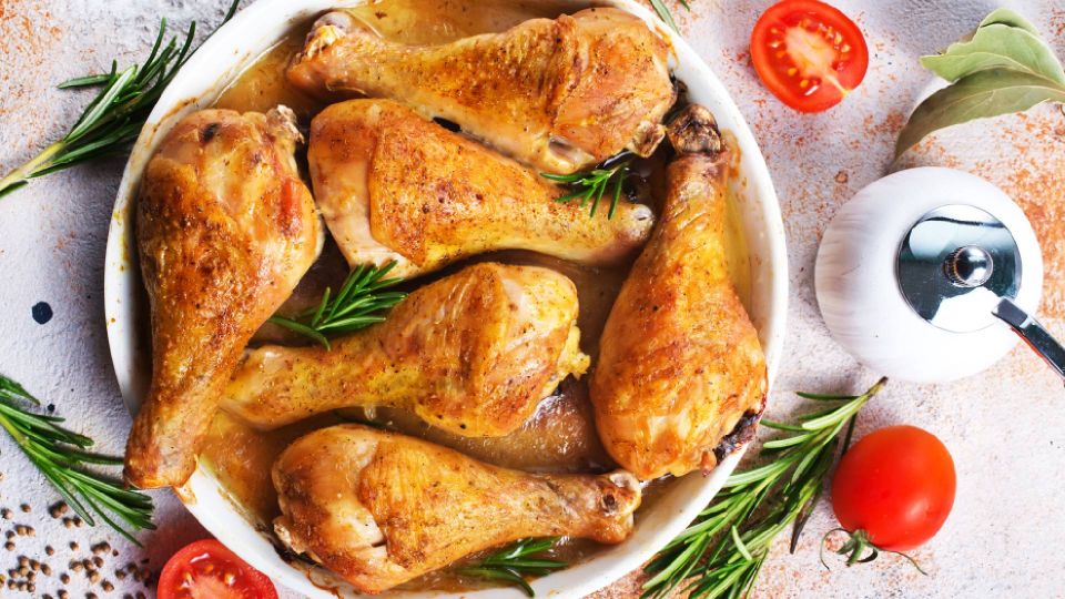 Эта часть курицы не зря считается вредной: врач подробно объяснила причину