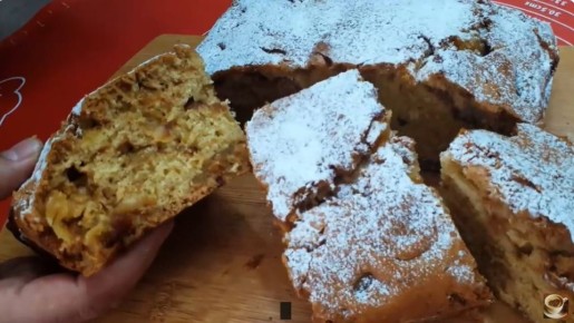 Нежный яблочный пирог с карамельной корочкой: простой рецепт для уютного чаепития