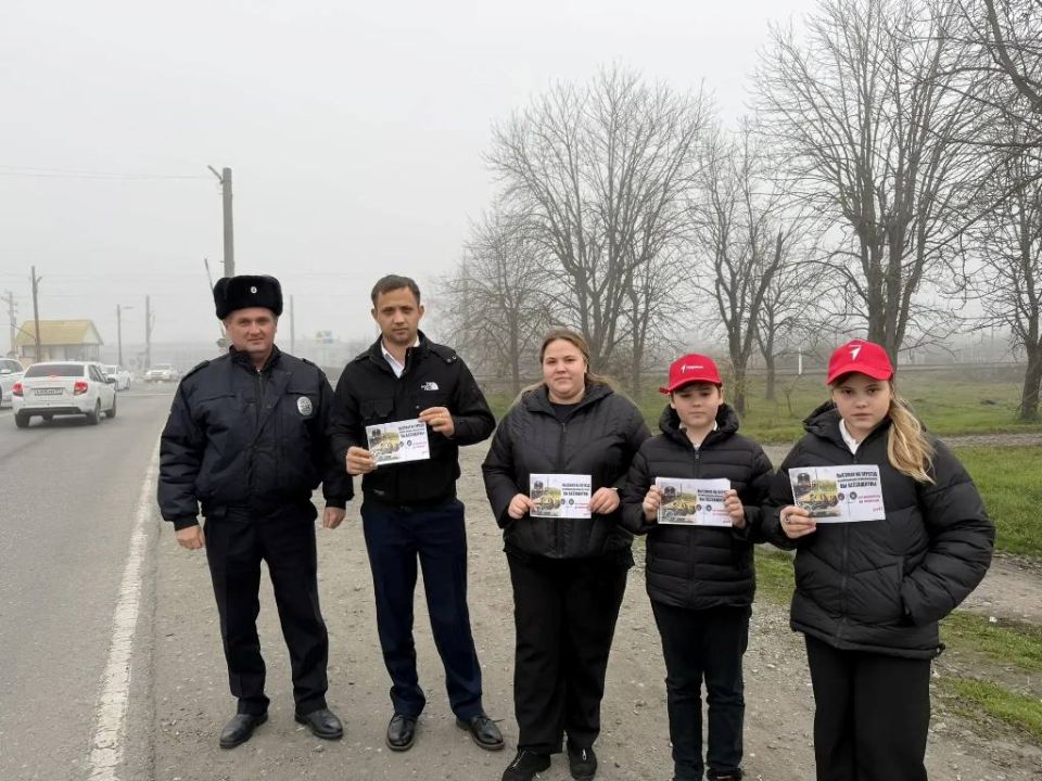 В целях профилактики аварийности и предупреждения дорожно-транспортных происшествий на железнодорожных переездах сотрудники Госавтоинспекции ОМВД России по Майскому району вместе с активистами молодежного центра и «Движения...