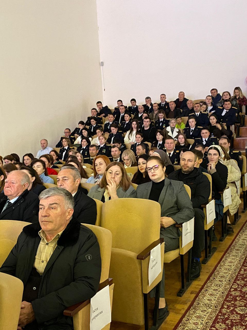 В Чегеме проходит авторский военно-патриотический концерт лауреата премии ФСБ России, ветерана боевых действий,автора и исполнителя песен Александра Мордовина В Чегеме проходит авторский военно-патриотический концерт лауреата премии ФСБ России, ветерана боевых действий,автора и исполнителя песен Александра Мордовина