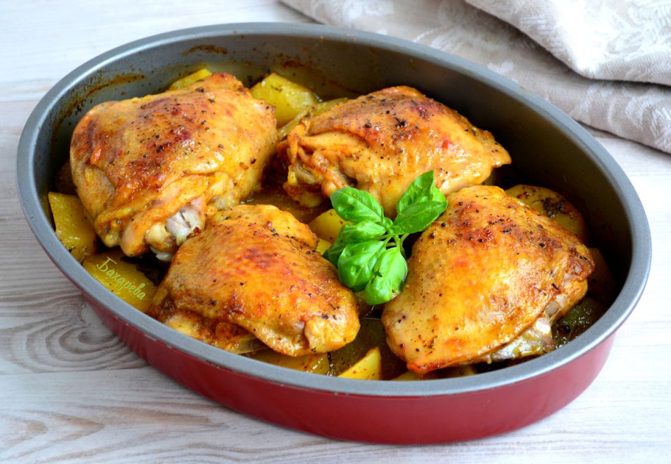 Сочное куриное бедро с картошкой, обжигающее вкусовыми нюансами