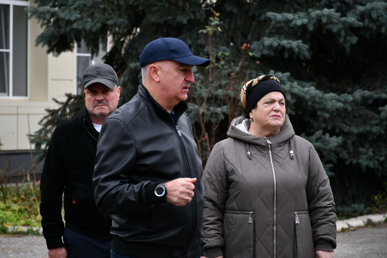 Руководство МВД по Кабардино-Балкарской Республике и представители Общественного совета при ведомстве приняли участие в патриотической акции Руководство МВД по Кабардино-Балкарской Республике и представители Общественного совета при ведомстве приняли участие в патриотической акции