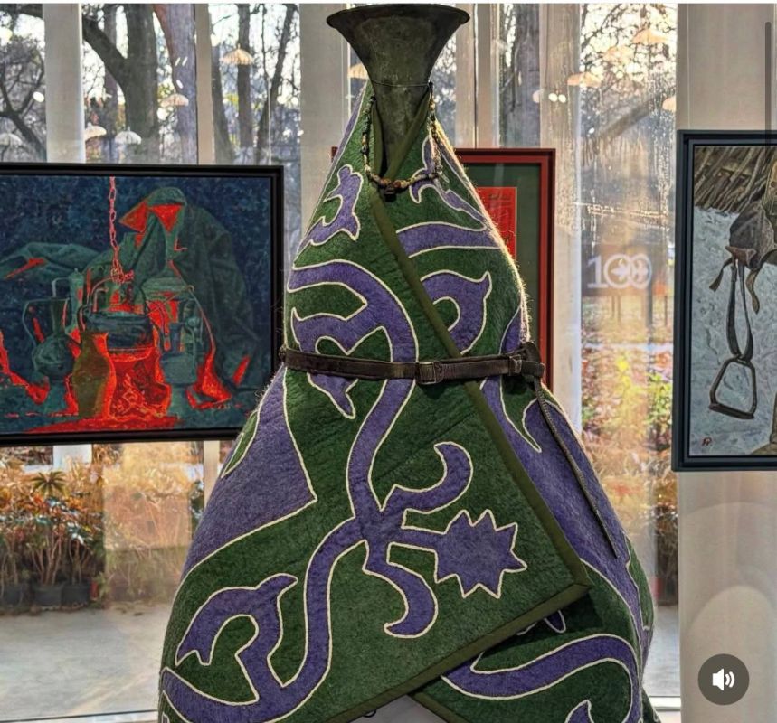 Дорогие наши мамы! Этот прекрасный день - День матери, мы хотим проиллюстрировать работой талантливого Рустама Яхиханова