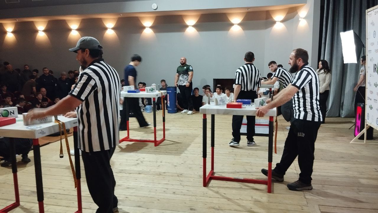 В Нальчике проходят чемпионат и первенство КБР по армрестлингу В Нальчике проходят чемпионат и первенство КБР по армрестлингу