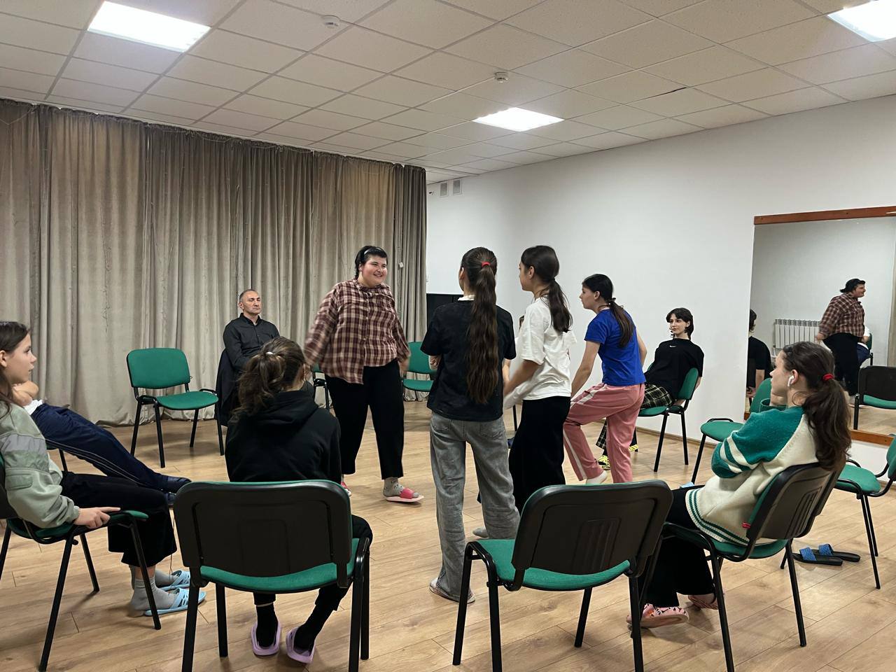 «Намыс» дарит опору. В стенах Республиканского социально-реабилитационного центра для несовершеннолетних «Намыс» царит особая атмосфера — здесь лечат не медикаментами, а пониманием, поддержкой и верой в каждого ребенка «Намыс» дарит опору. В стенах Республиканского социально-реабилитационного центра для несовершеннолетних «Намыс» царит особая атмосфера — здесь лечат не медикаментами, а пониманием, поддержкой и верой в каждого ребенка