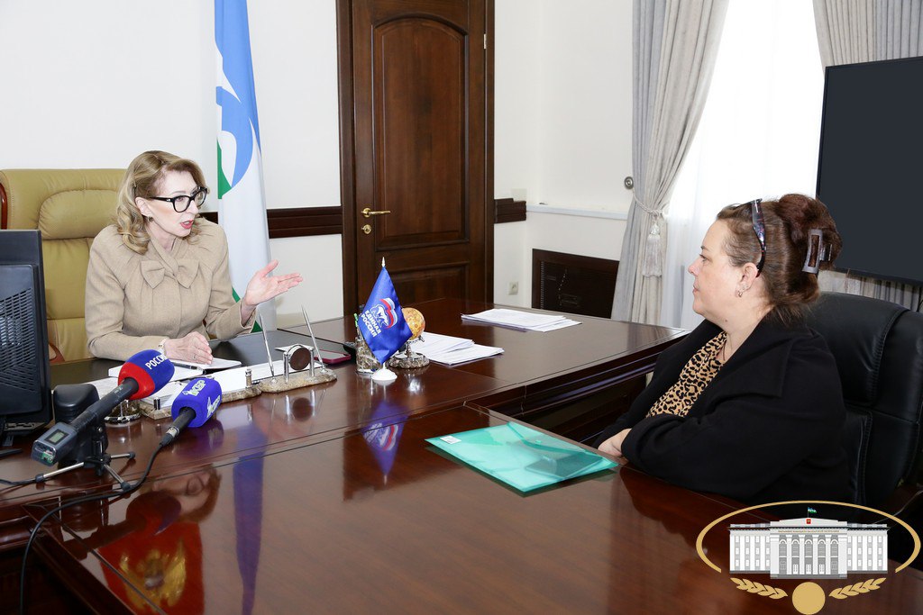 В рамках декады приёмов граждан, приуроченной к 24-летию Всероссийской политической партии "Единая Россия", Кабардино-Балкарская региональная общественная приёмная организует приём граждан руководителями партии в регионе... В рамках декады приёмов граждан, приуроченной к 24-летию Всероссийской политической партии "Единая Россия", Кабардино-Балкарская региональная общественная приёмная организует приём граждан руководителями партии в регионе...