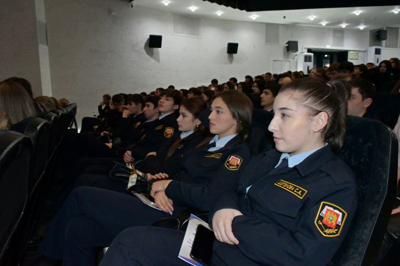 Около 500 учащихся образовательных учреждений Нальчика приняли участие в профилактическом мероприятии, организованном полицейскими Кабардино-Балкарии Около 500 учащихся образовательных учреждений Нальчика приняли участие в профилактическом мероприятии, организованном полицейскими Кабардино-Балкарии