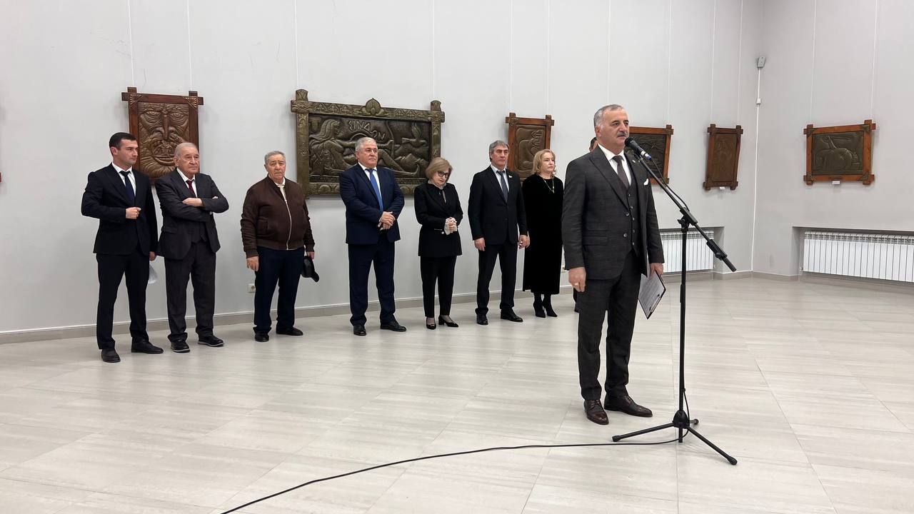 В Национальном музее открылась выставка, посвященная 85-летию Народного писателя КБР Бориса Утижева В Национальном музее открылась выставка, посвященная 85-летию Народного писателя КБР Бориса Утижева