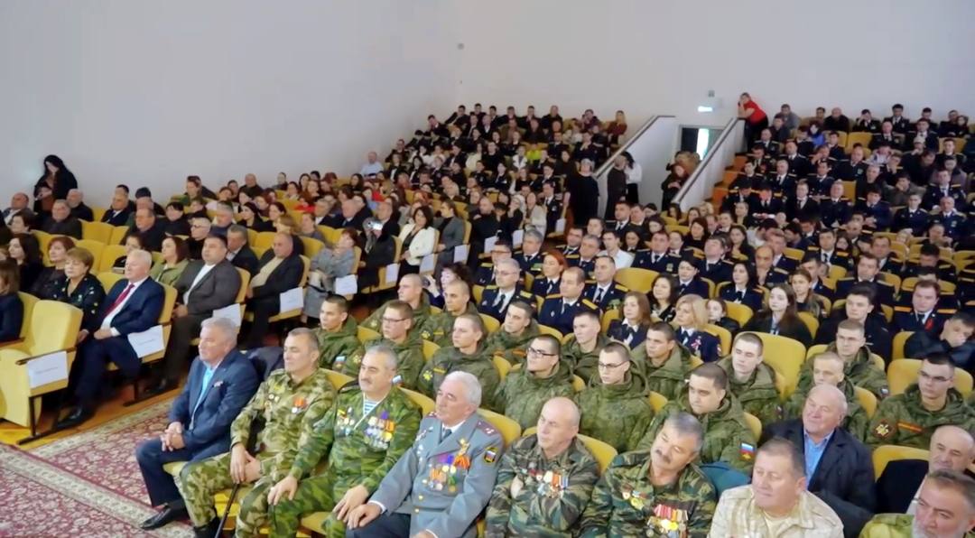 Ради блага России. В преддверии Дня Героев Отечества в Чегемском районе состоялся большой праздничный концерт «Ради блага России», посвященный 80-летию Великой Победы и Году Защитника Отечества