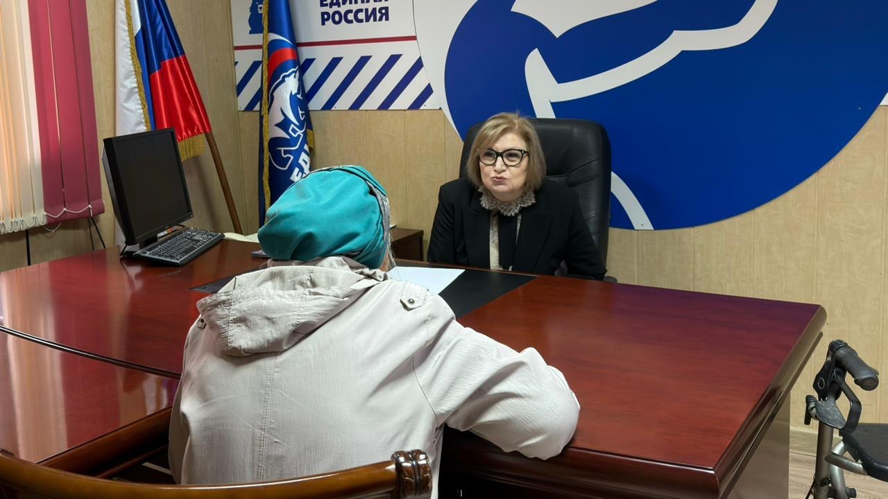 Председатель Комитета Парламента КБР по образованию, науке, физической культуре, спорту и делам молодежи Нина Емузова провела прием граждан в региональном Штабе общественной поддержки Партии "Единая Россия" в рамках декады... Председатель Комитета Парламента КБР по образованию, науке, физической культуре, спорту и делам молодежи Нина Емузова провела прием граждан в региональном Штабе общественной поддержки Партии "Единая Россия" в рамках декады...