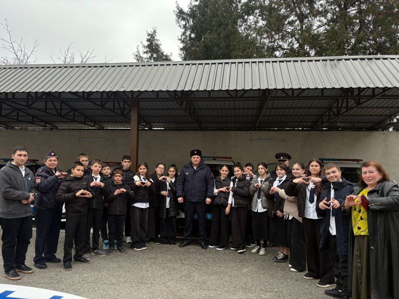 Школьники с.п. Дейское торжественно вступили в отряд «Юные друзья полиции» Школьники с.п. Дейское торжественно вступили в отряд «Юные друзья полиции»