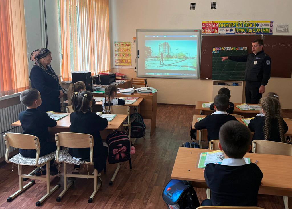 Автоинспекторы Кабардино-Балкарии провели для школьников акцию «Знай и соблюдай»