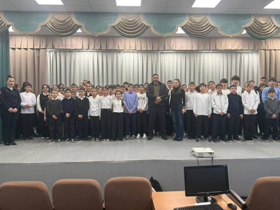 Профилактика экстремизма. Образовательные учреждения республики стали площадкой для проведения важных мероприятий, направленных на предупреждение экстремизма в молодежной среде, сообщает пресс-служба МВД по КБР