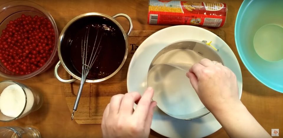 Непревзойденный торт без выпечки: шоколадная смородина