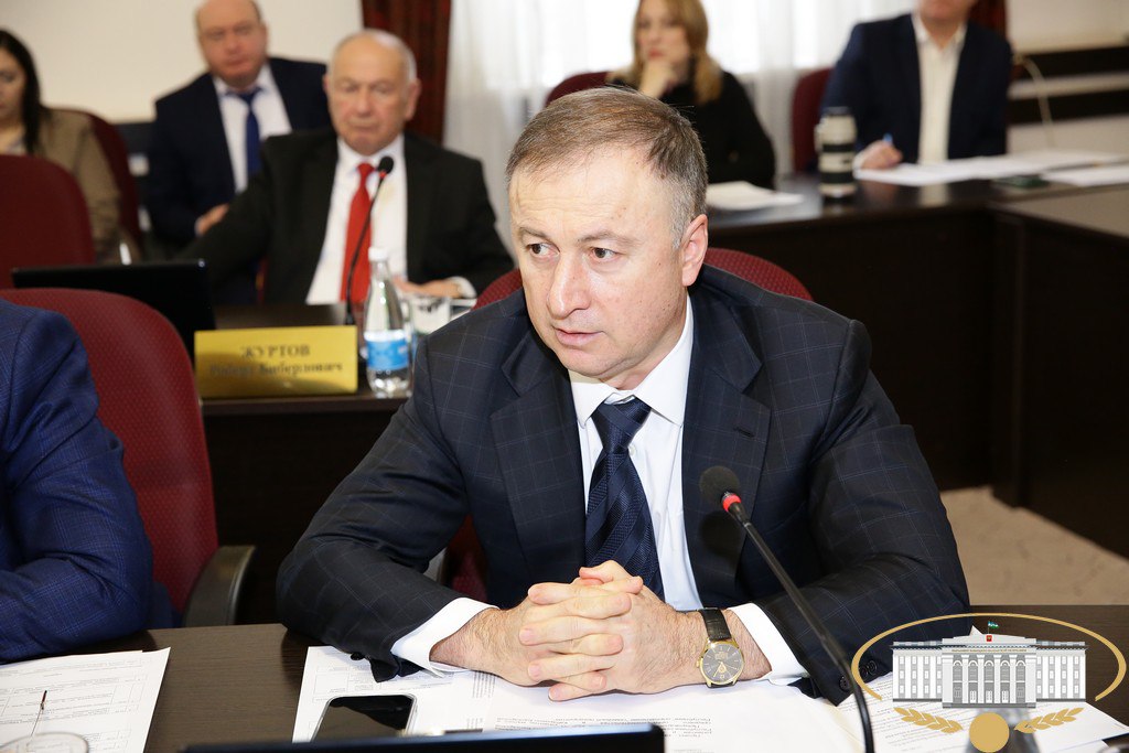 На заседании президиума также рассмотрен проект закона КБР "О внесении изменений в статьи 3 и 6 Закона КБР "Об организации транспортного обслуживания населения пассажирским автомобильным транспортом, городским наземным... На заседании президиума также рассмотрен проект закона КБР "О внесении изменений в статьи 3 и 6 Закона КБР "Об организации транспортного обслуживания населения пассажирским автомобильным транспортом, городским наземным...