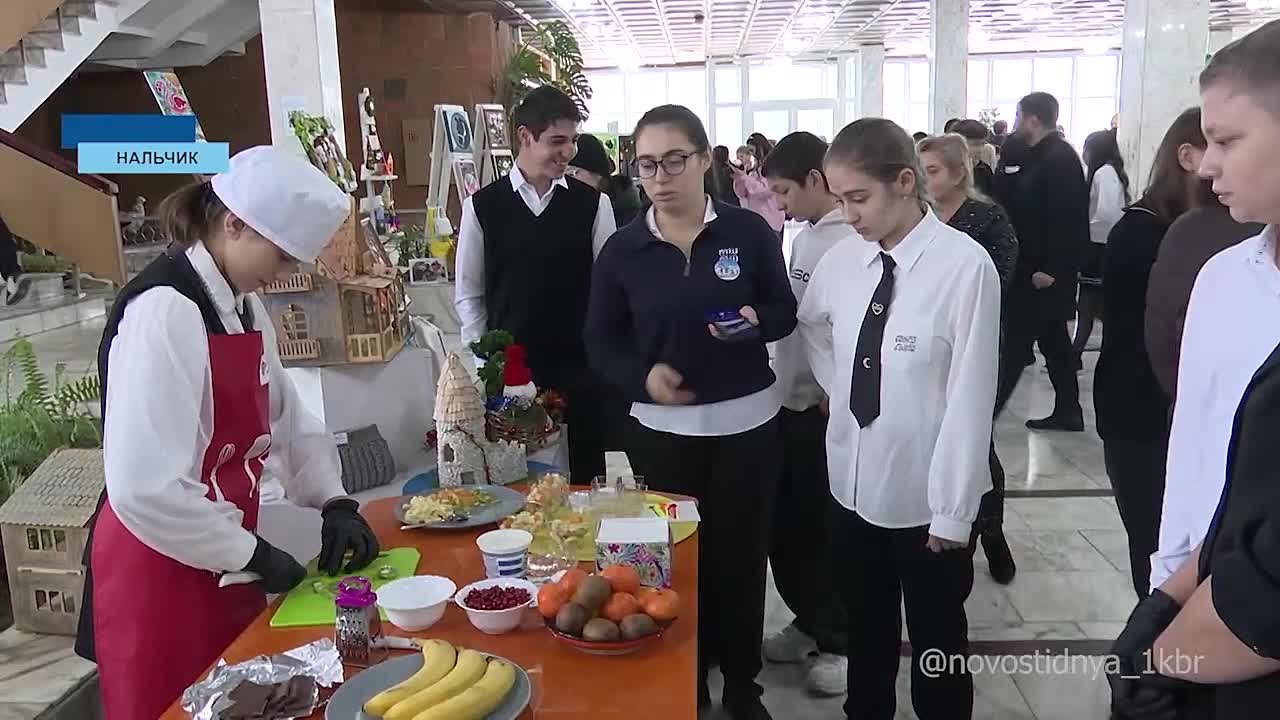 Педагоги специальной школы-интерната №1 Нальчика совместно с работниками Дворца творчества детей и молодёжи при поддержке Министерства просвещения и науки Кабардино-Балкарии ко Дню инвалидов устроили детям с ОВЗ большой...