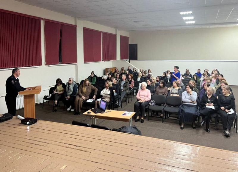 В Кабардино-Балкарии стартовал цикл родительских собраний, посвященных безопасности детей в преддверии зимнего сезона В Кабардино-Балкарии стартовал цикл родительских собраний, посвященных безопасности детей в преддверии зимнего сезона