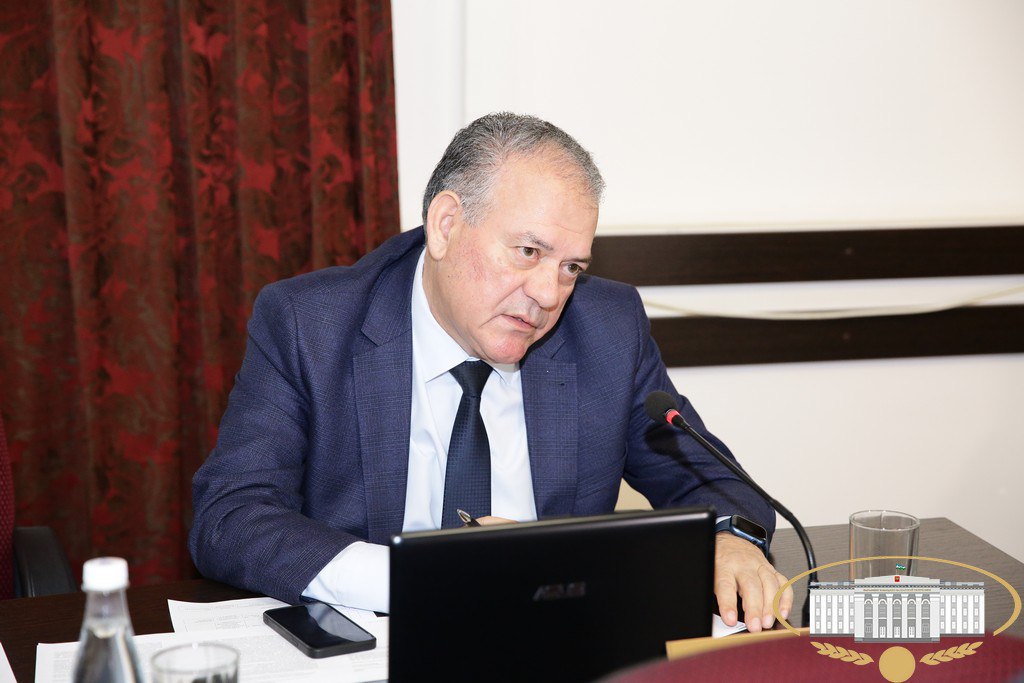 На заседании президиума также рассмотрен проект закона КБР "О внесении изменений в статьи 3 и 6 Закона КБР "Об организации транспортного обслуживания населения пассажирским автомобильным транспортом, городским наземным... На заседании президиума также рассмотрен проект закона КБР "О внесении изменений в статьи 3 и 6 Закона КБР "Об организации транспортного обслуживания населения пассажирским автомобильным транспортом, городским наземным...