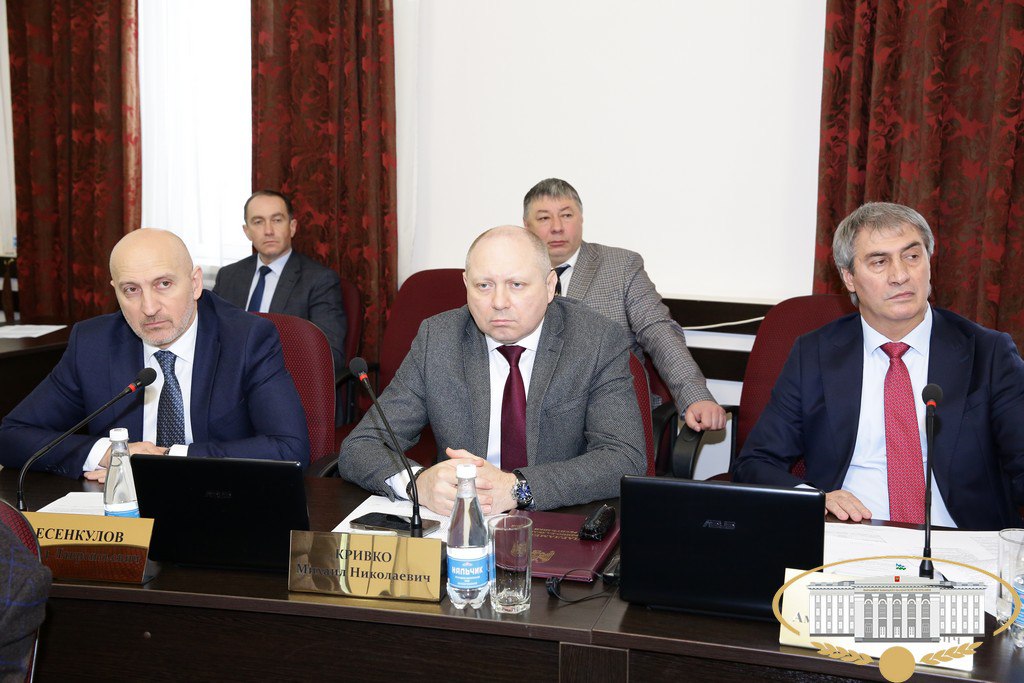 На заседании президиума также рассмотрен проект закона КБР "О внесении изменений в статьи 3 и 6 Закона КБР "Об организации транспортного обслуживания населения пассажирским автомобильным транспортом, городским наземным... На заседании президиума также рассмотрен проект закона КБР "О внесении изменений в статьи 3 и 6 Закона КБР "Об организации транспортного обслуживания населения пассажирским автомобильным транспортом, городским наземным...