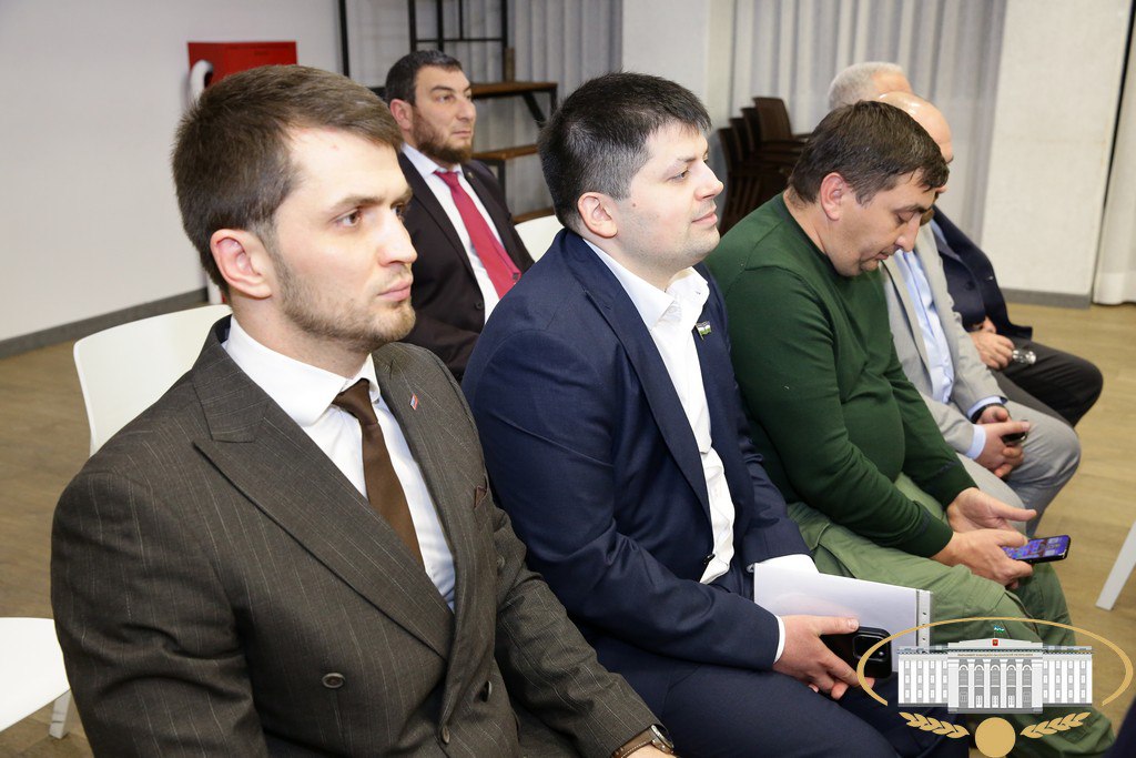 В г. Нальчике под руководством первого заместителя секретаря регионального отделения партии "Единая Россия", руководителя Администрации Главы КБР Мухамеда Кодзокова состоялась XXXVII Конференция Кабардино-Балкарского... В г. Нальчике под руководством первого заместителя секретаря регионального отделения партии "Единая Россия", руководителя Администрации Главы КБР Мухамеда Кодзокова состоялась XXXVII Конференция Кабардино-Балкарского...