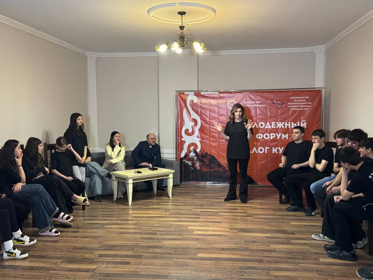 В Тегенекли дали старт молодежному форуму "Диалог культур" В Тегенекли дали старт молодежному форуму "Диалог культур"