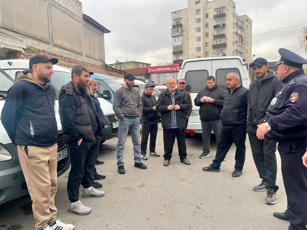 В Кабардино-Балкарии состоялась профилактическая встреча с водителями, осуществляющим пассажирские перевозки В Кабардино-Балкарии состоялась профилактическая встреча с водителями, осуществляющим пассажирские перевозки