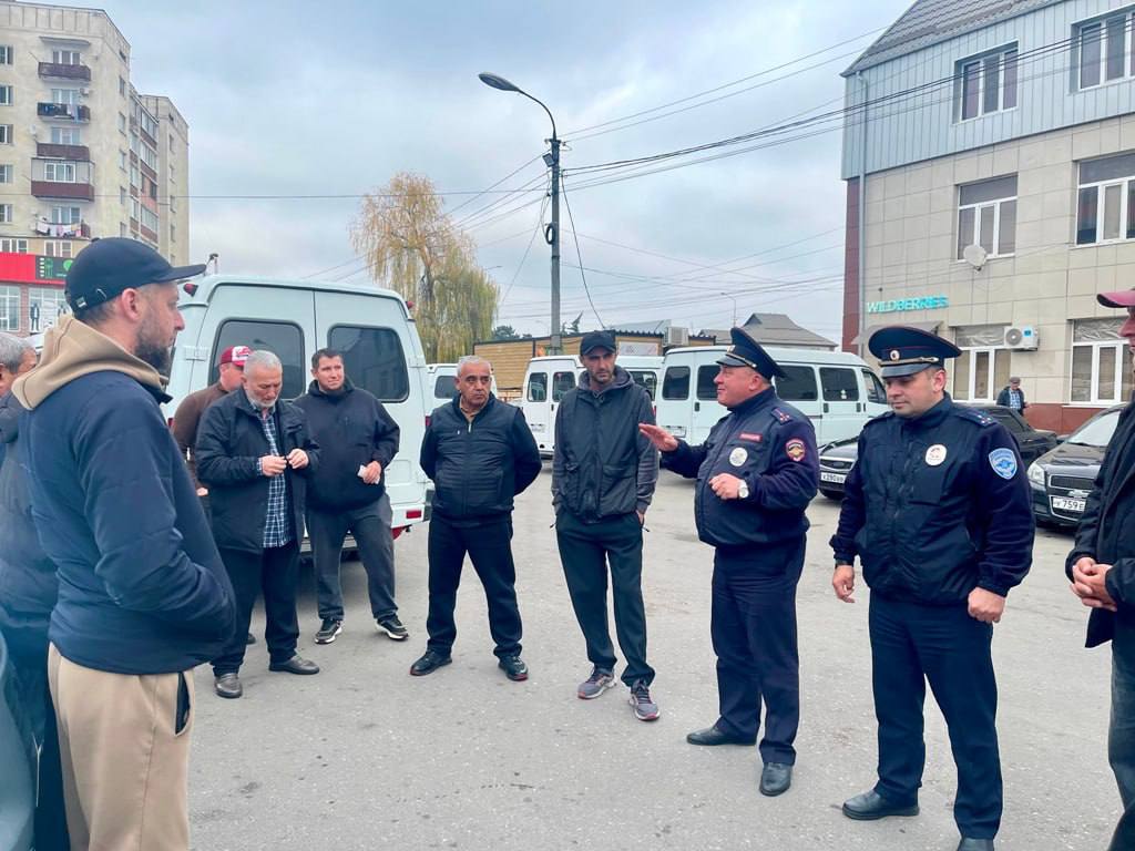 В Кабардино-Балкарии состоялась профилактическая встреча с водителями, осуществляющим пассажирские перевозки В Кабардино-Балкарии состоялась профилактическая встреча с водителями, осуществляющим пассажирские перевозки