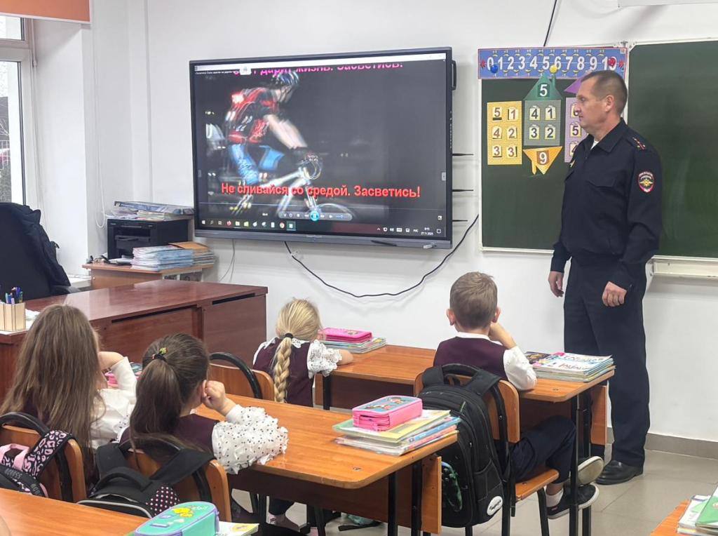 Школьники Кабардино-Балкарии стали участниками «Засветись на дороге!»
