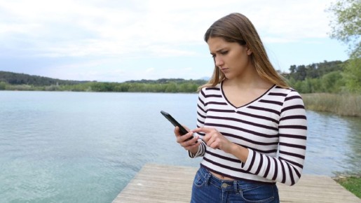 В чехле или кармане? Летом спасете смартфон от перегрева только так