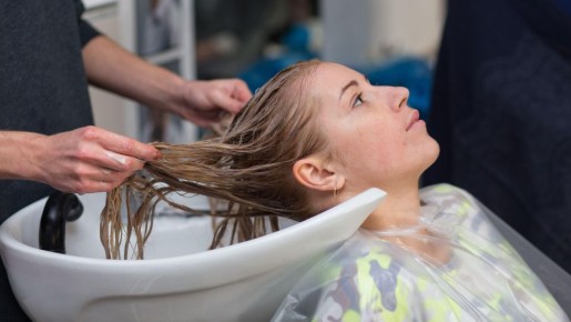 Не придется красить волосы еще пару месяцев: больше не допускайте эти ошибки после салона