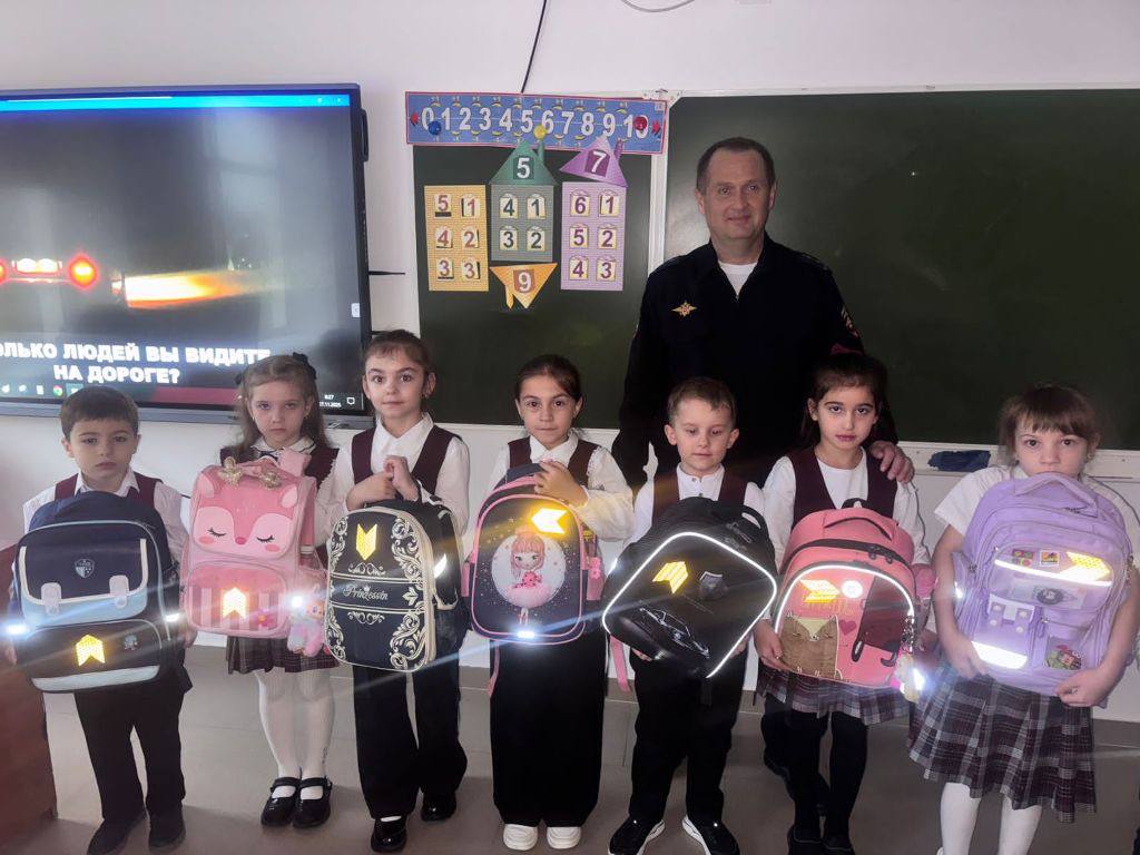Школьники Кабардино-Балкарии стали участниками «Засветись на дороге!» Школьники Кабардино-Балкарии стали участниками «Засветись на дороге!»