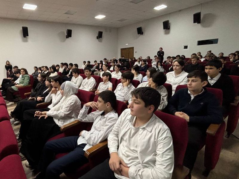 Более ста учащихся образовательных учреждений Эльбрусского района стали участниками патриотического мероприятия Более ста учащихся образовательных учреждений Эльбрусского района стали участниками патриотического мероприятия