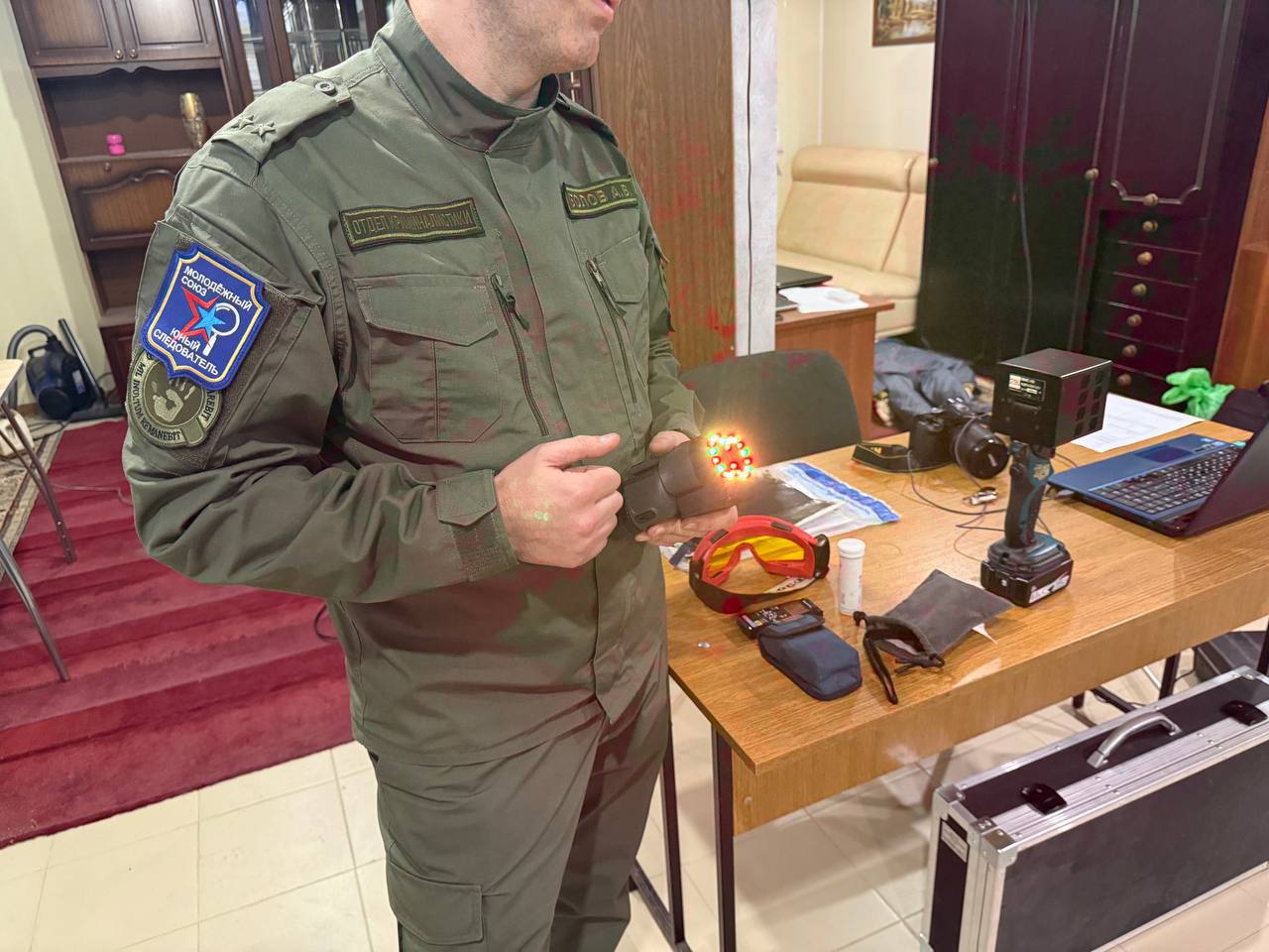 Сотрудники следственного управления провели практическое занятие для юных следователей по профилактике киберпреступлений Сотрудники следственного управления провели практическое занятие для юных следователей по профилактике киберпреступлений