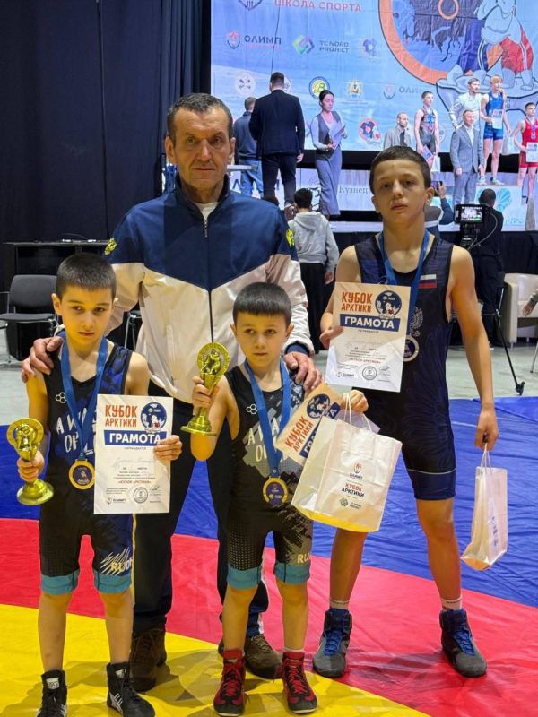 Спортсмены из КБР завоевали три медали на XII Международном юношеском турнире по греко-римской борьбе «Кубок Арктики»
