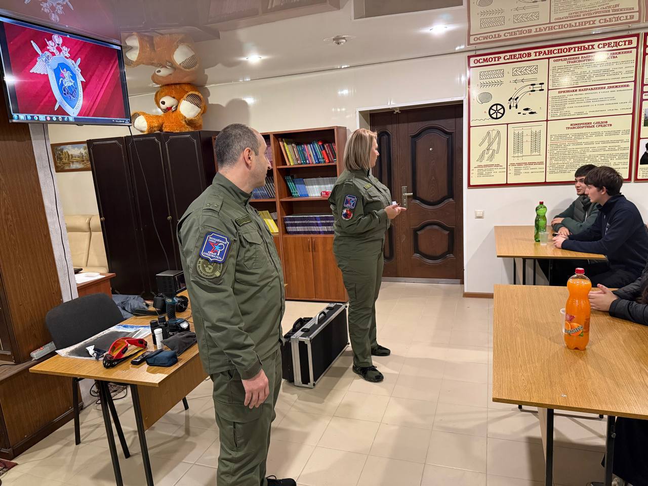 Сотрудники следственного управления провели практическое занятие для юных следователей по профилактике киберпреступлений Сотрудники следственного управления провели практическое занятие для юных следователей по профилактике киберпреступлений