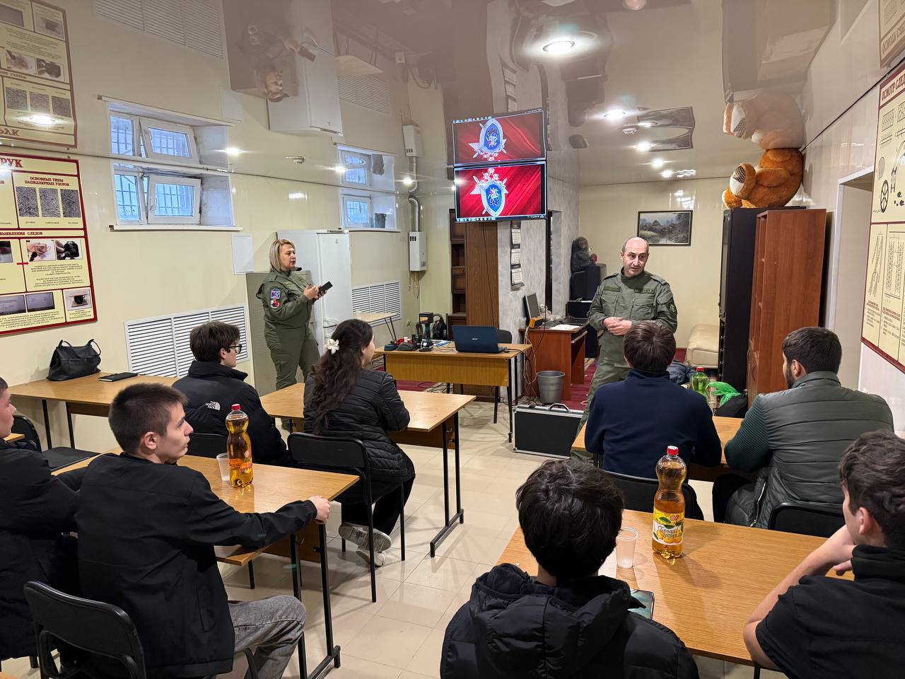 Сотрудники следственного управления провели практическое занятие для юных следователей по профилактике киберпреступлений